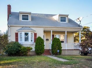 28 Querida St, Bridgeport, CT 06604