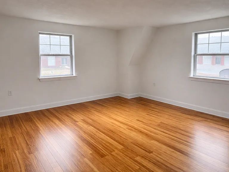 545 E High St — Photo 4