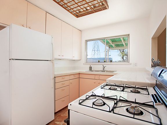 4th image of 4568 Southampton St