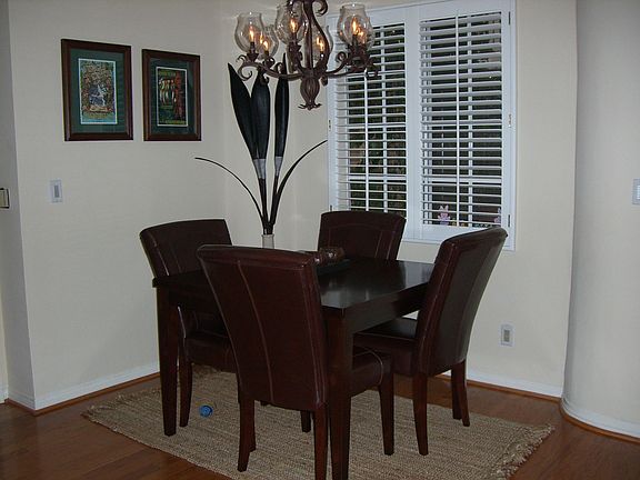 Dining area with a view of the courtyard