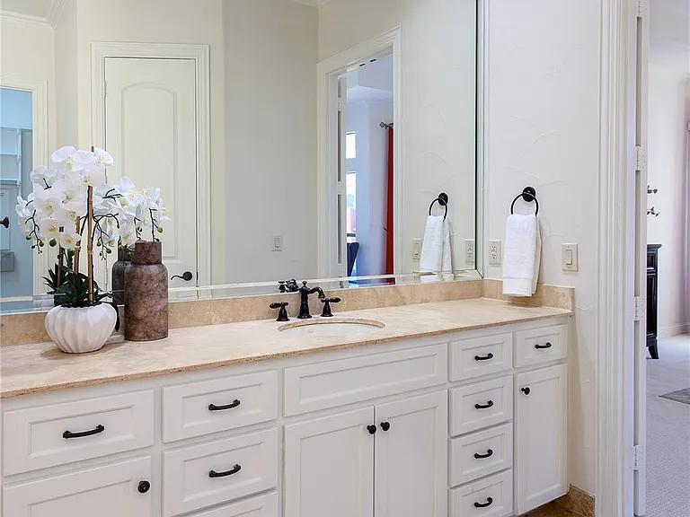 3606 S Versailles Ave — Photo 14