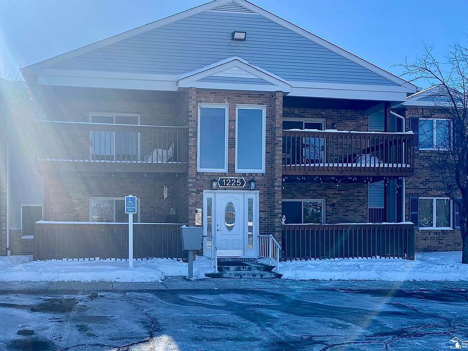 1st image of 1225 Harbour Dr