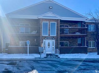 1225 Harbour Dr APT 27, Trenton, MI 48183
