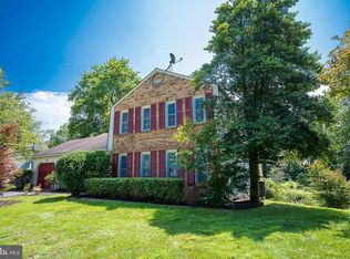 17 Starlight Ct, Potomac, MD 20854