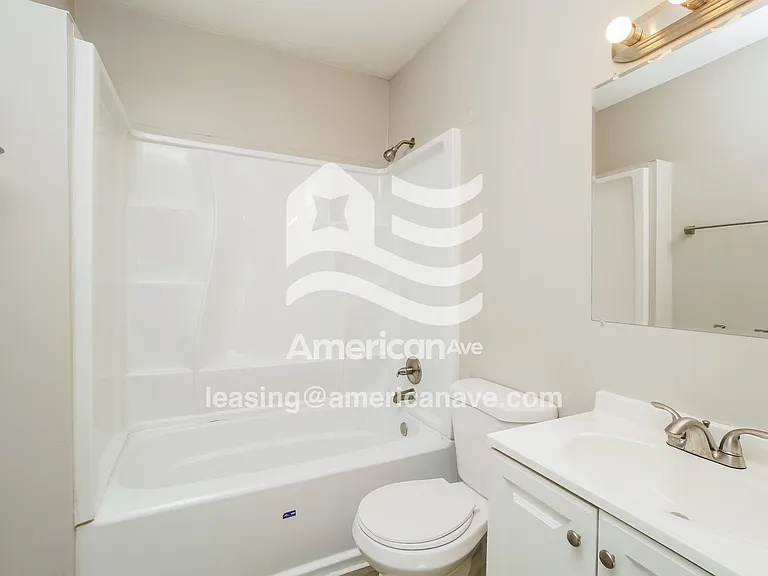 1375674_010_wm_-_main_bathroom_13186747.jpg