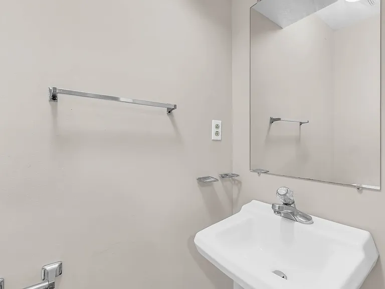 381 Peabody Dr — Photo 9