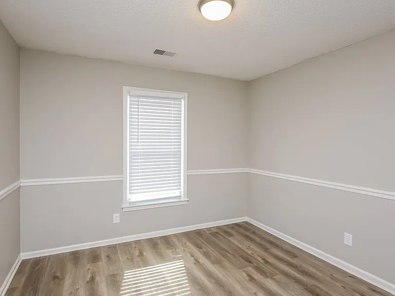 649 Edwards Ct — Photo 16