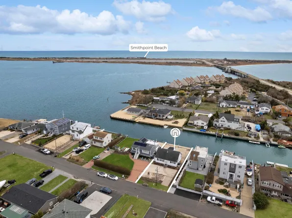 24 Roneck Court, Shirley, NY 11967