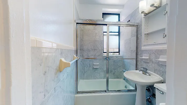 Rented by Bond New York | media 7