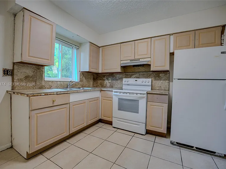 715 N 58th Ave #1 — Photo 7