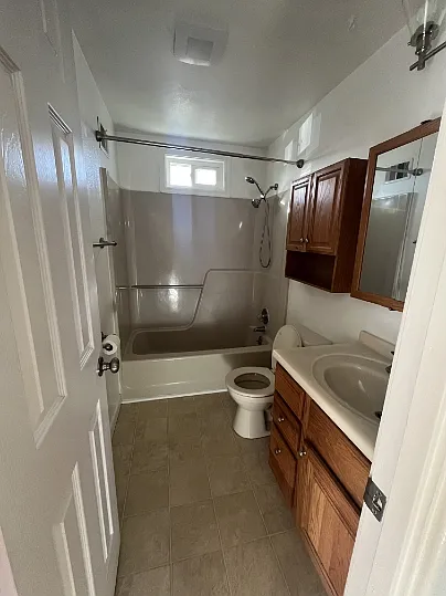 662 Budlong St — Photo 18