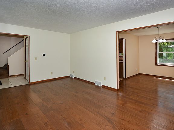 4th image of 4745 Briarhill Dr