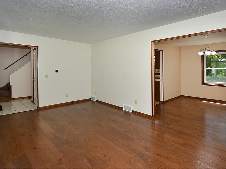 4745 Briarhill Dr — Photo 4