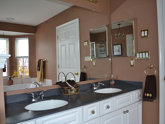 Master Bath - Corian Counter