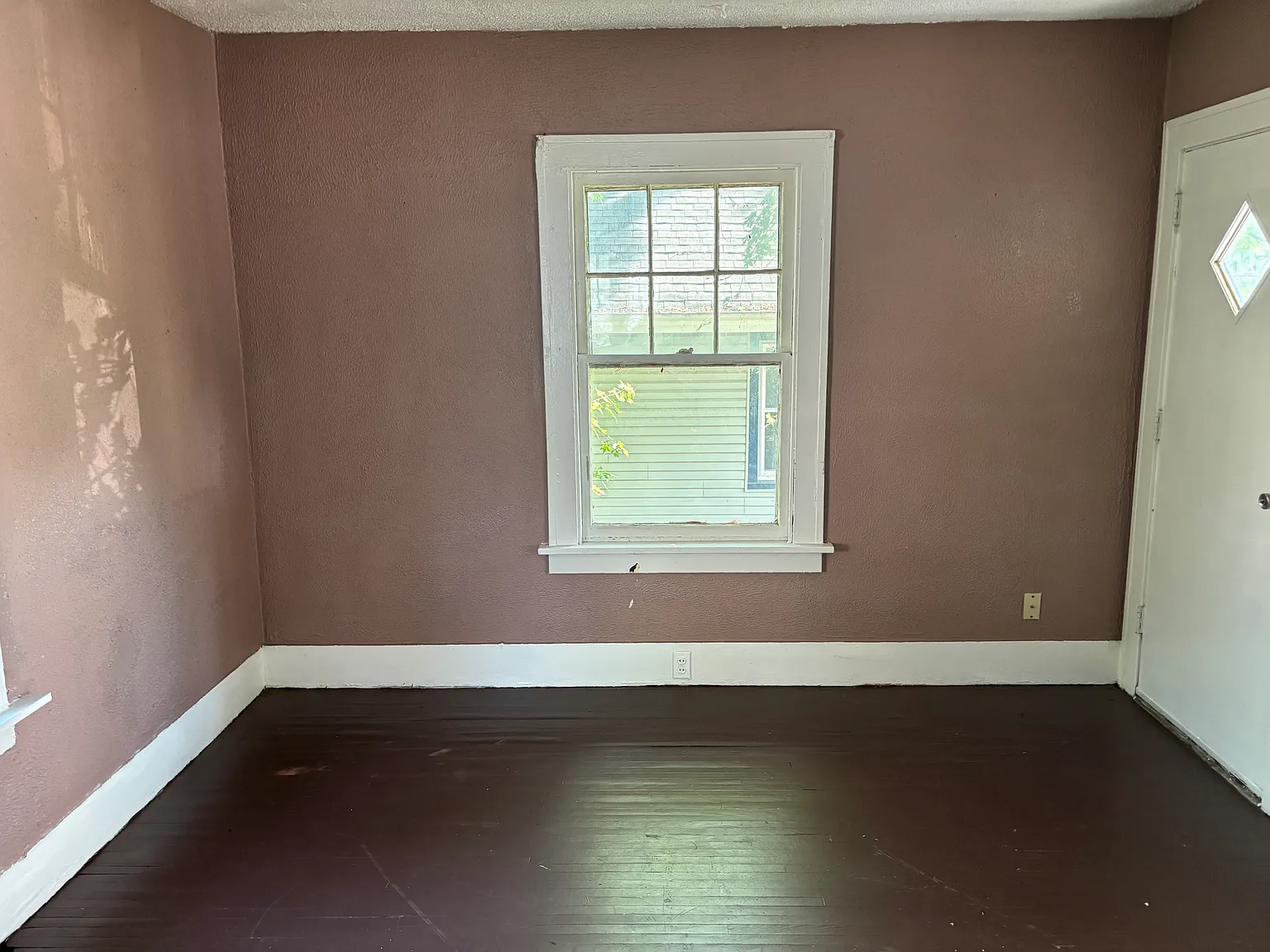 3 bed, 1.5 bath, 1104 sqft, $1,200 — Photo 2