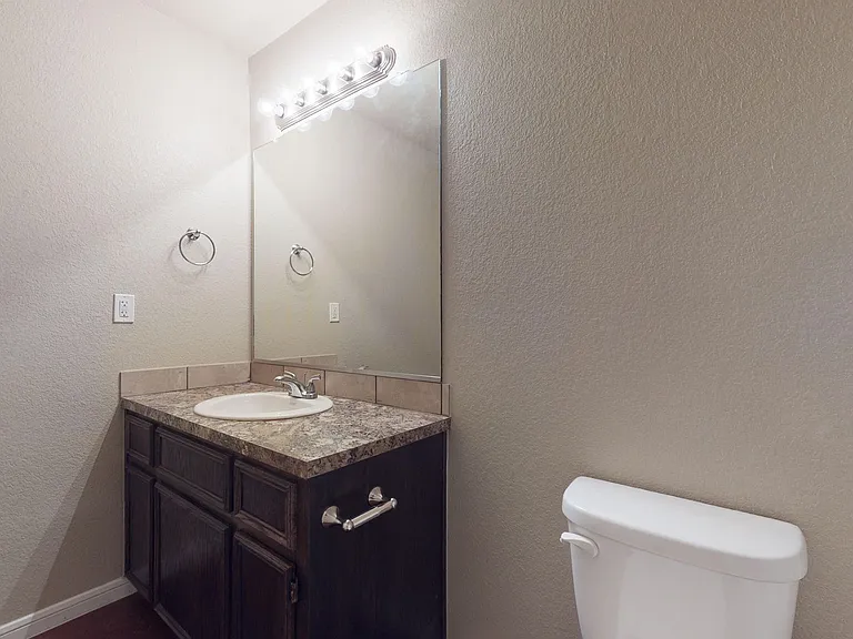 914 Ramblewood St #B — Photo 11