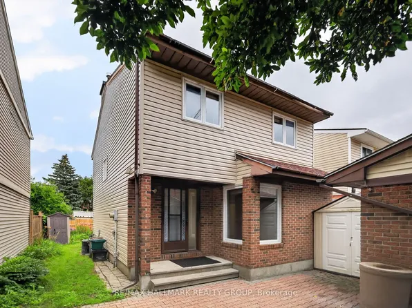 704 Malibu Ter, Ottawa, ON K2C 3T8