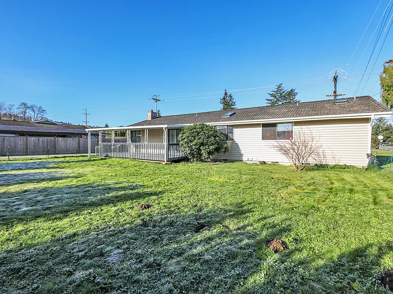 701 21st St SE — Photo 33
