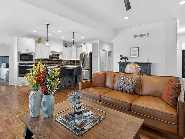 8808 N Clarion Ave — Photo 10