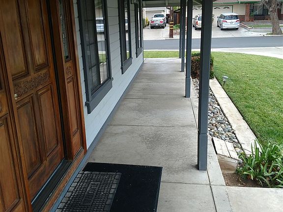 4th image of 821 Autumn Ln