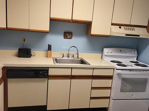 5th image of 714 Garnet Dr
