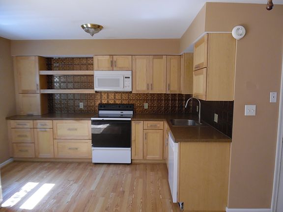 2nd image of 518 Old Forge Dr