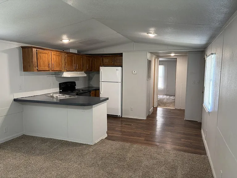 1219 W Choctaw St #16 — Photo 8