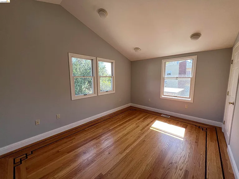 2438 Martin Luther King Jr Way — Photo 6