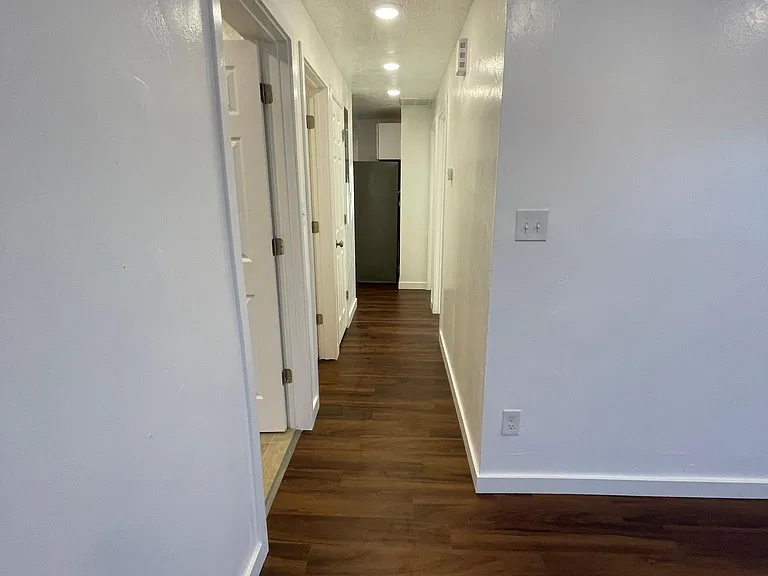 2202 E Hugo Ave — Photo 5
