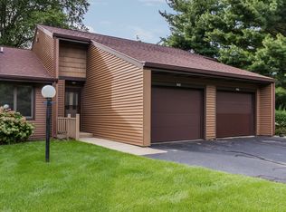 588 Maple Creek Dr, Holland, MI