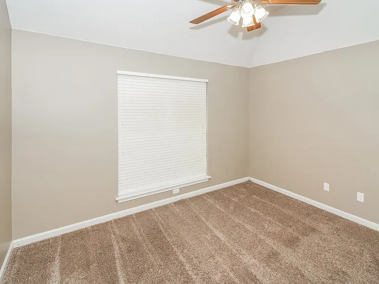 9410 Grove Rd — Photo 13