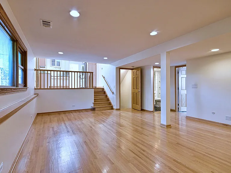 2360 N Drury Ln — Photo 21