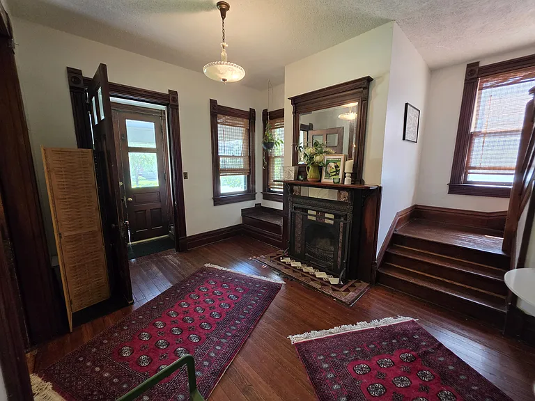 2809 Cottage Grove Ave — Photo 1