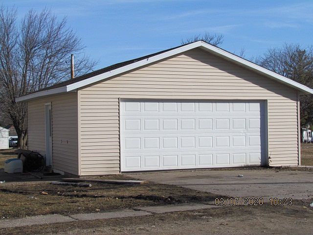2nd image of 210 Grover St