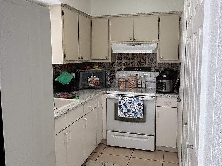 1342 SE 2nd Ave #2 — Photo 5