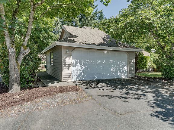 5th image of 9114 182nd Ave NE