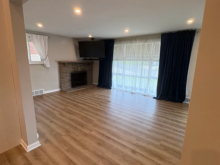 1624 Sillview Dr — Photo 20