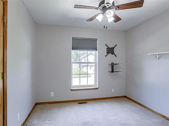 5th image of 19503 Paradise Cir