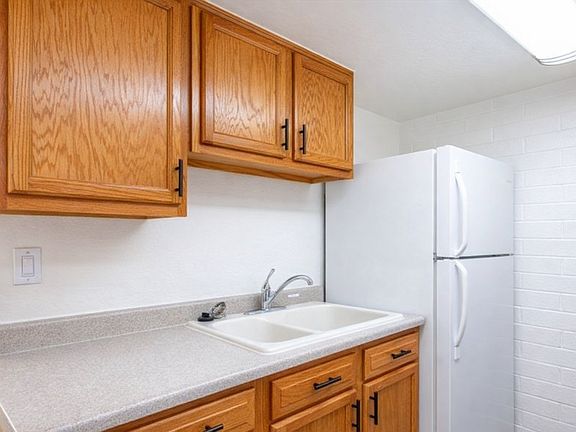 5th image of 507 W 10th St #C