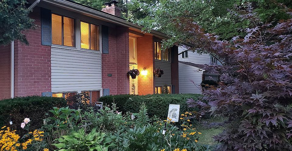 2nd image of 2950 Bolingbroke Dr