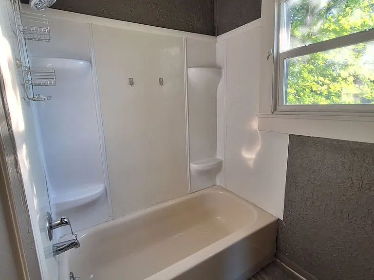 265 W 2nd St #B — Photo 3