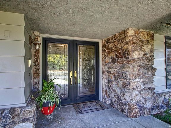 3rd image of 3860 American River Dr