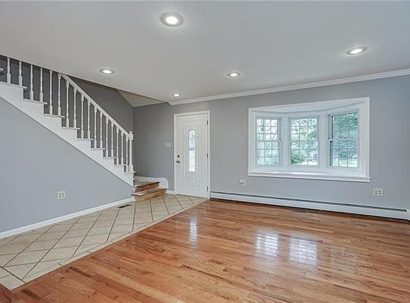 4th image of 419 Village Ln