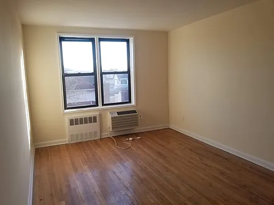 Rented by Max & Associates Realty Corp | media 20