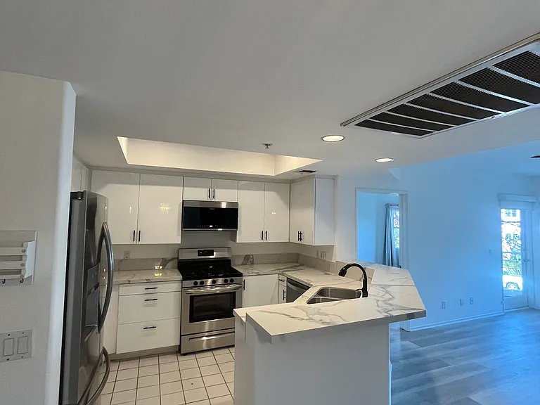 324 Idaho Ave #202 — Photo 2