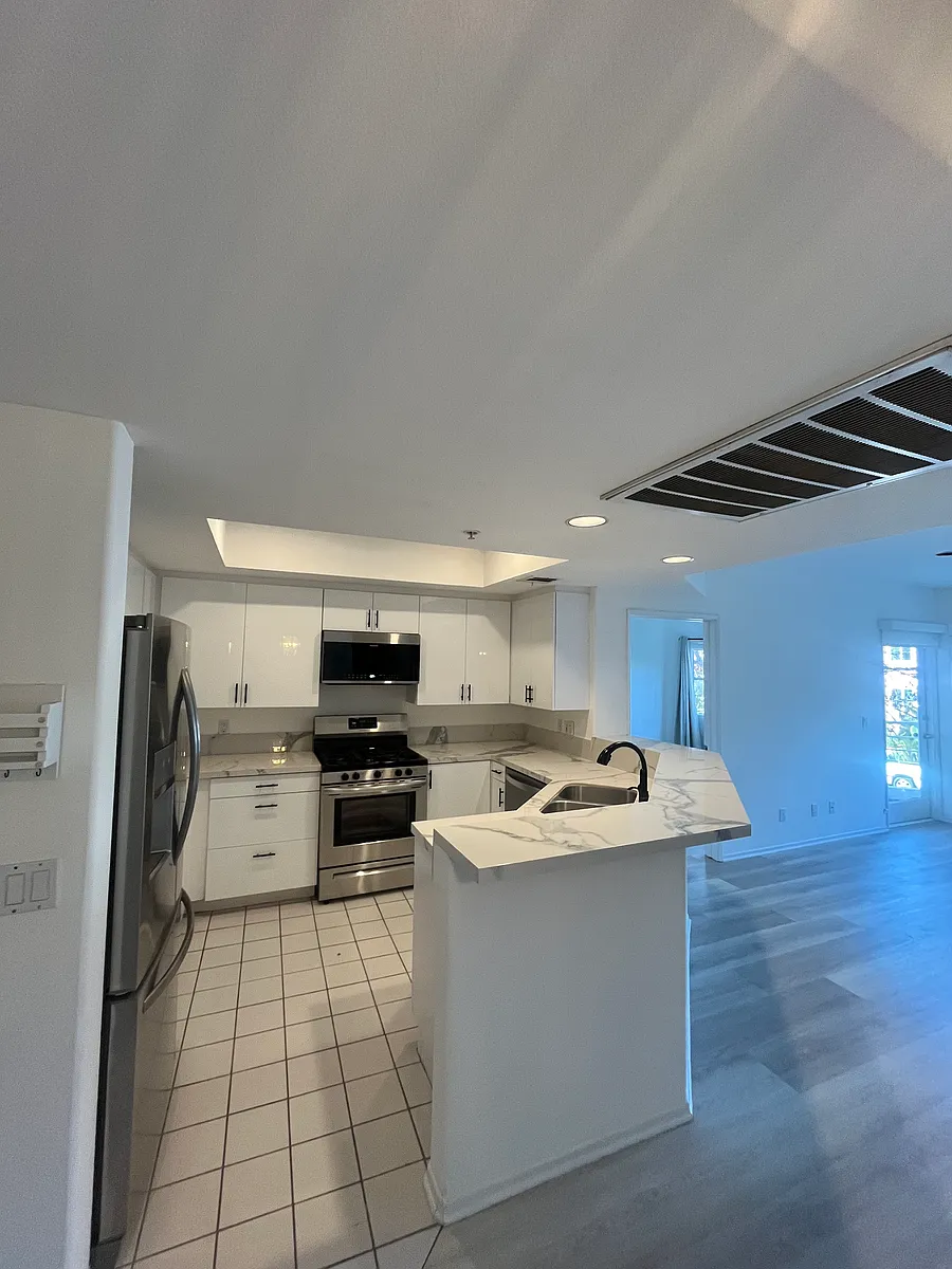 Building Photo - 324 Idaho Ave #202