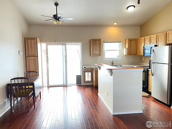 5th image of 2408 Marina St