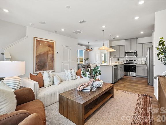 3rd image of 2114 Cobble Ct