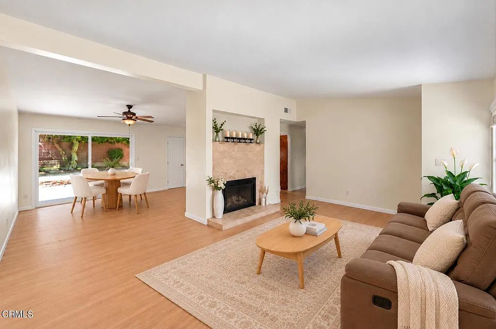 3 bed, 2.0 bath, 1299 sqft, $4,700 — Photo 2