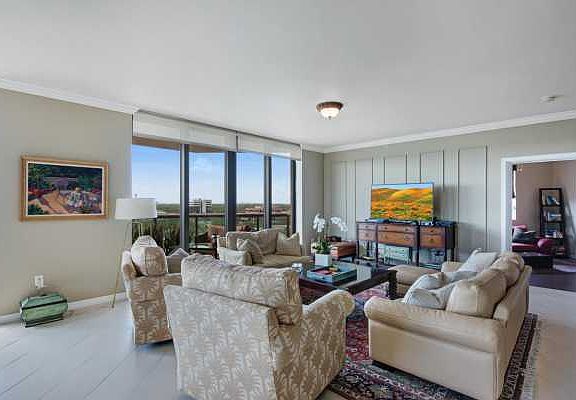 Home For Sale In The Landmark